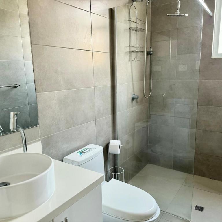 Elegant, pool, 2 bedroom, gym - Two-Bedroom Apartment with Balcony - 16