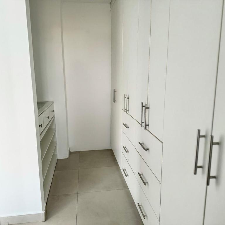 Elegant, pool, 2 bedroom, gym - Two-Bedroom Apartment with Balcony - 17