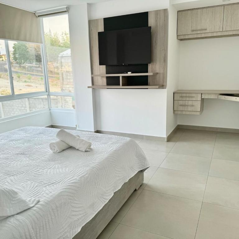 Elegant, pool, 2 bedroom, gym - Two-Bedroom Apartment with Balcony - 24