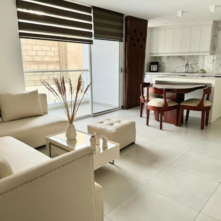 Elegant, pool, 2 bedroom, gym - Two-Bedroom Apartment with Balcony - 25