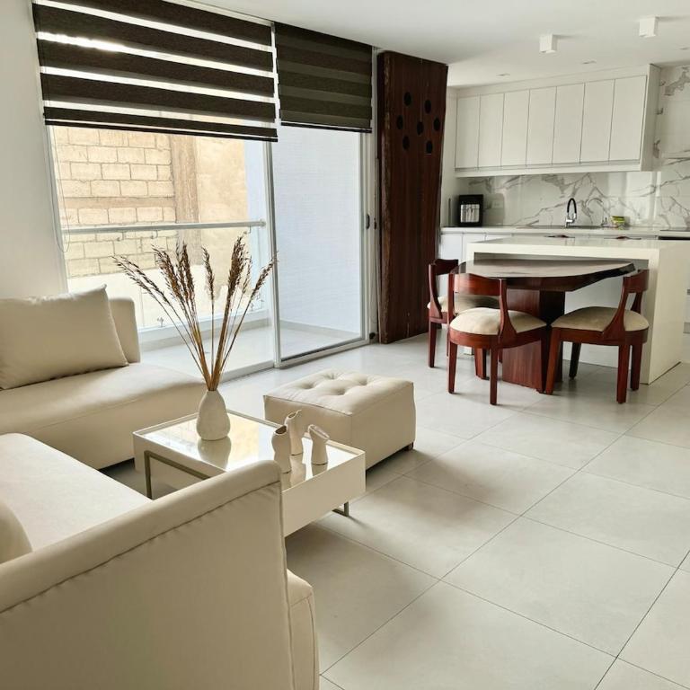 Elegant, pool, 2 bedroom, gym - Two-Bedroom Apartment with Balcony - 36