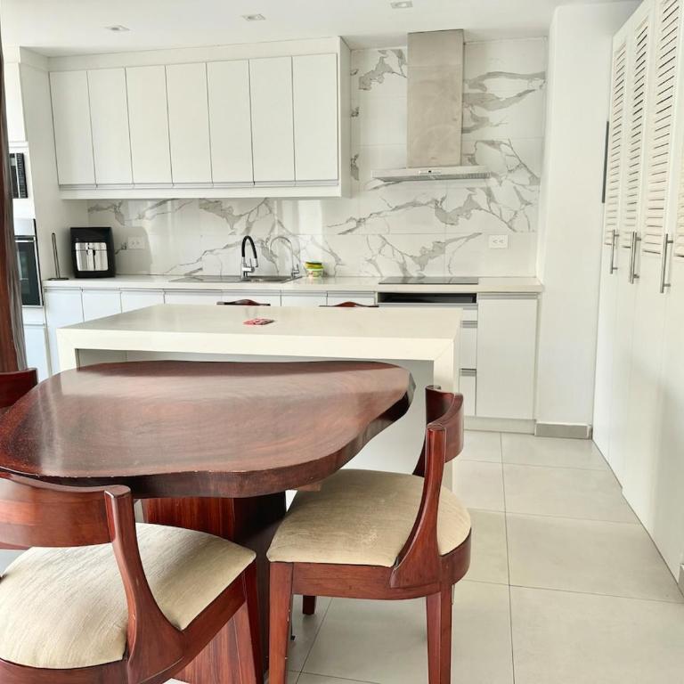 Elegant, pool, 2 bedroom, gym - Two-Bedroom Apartment with Balcony - 45