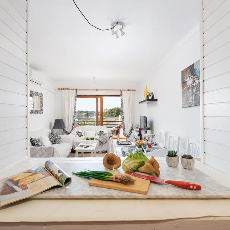 NEW Apartment Sol with Sea Views and Balcony by Bebreeze - Apartamento con balcón - 11