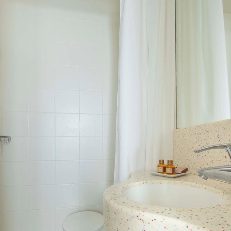 Grand Hotel des Balcons - Chambre Simple avec 1 Grand Lit - 3