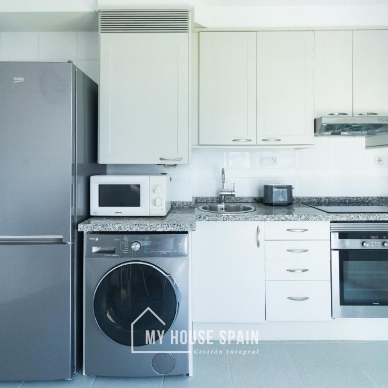MyHouseSpain - Playa de poniente, con vistas al mar y parking gratuito - Apartamento con ducha - 7
