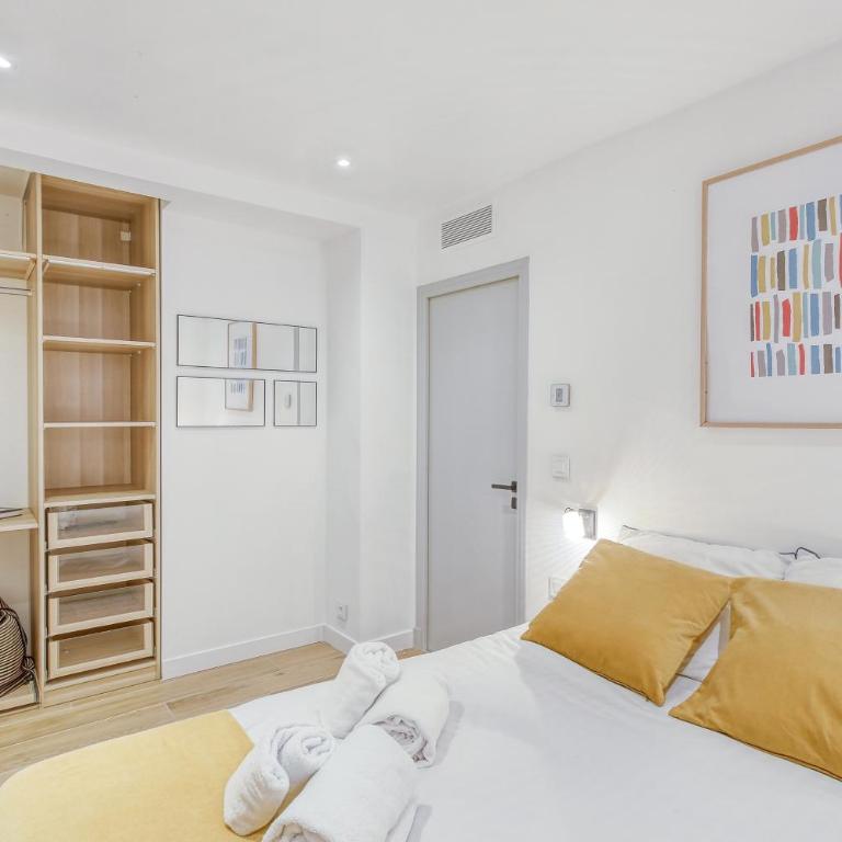 Centre-ville – Appartement (A/C) 6 personnes – 5 minutes plages et gare by Weekome - Appartement 2 Chambres - 8