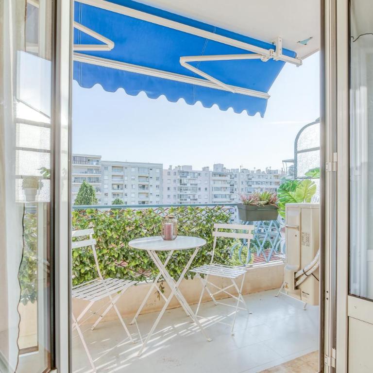 Centre-ville – Appartement (A/C) 6 personnes – 5 minutes plages et gare by Weekome - Appartement 2 Chambres - 7