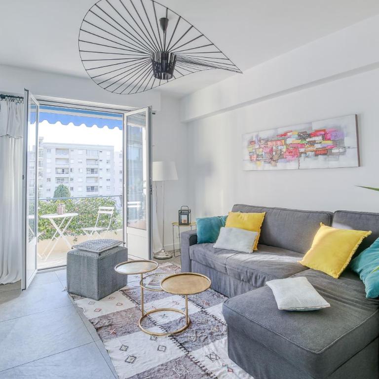 Centre-ville – Appartement (A/C) 6 personnes – 5 minutes plages et gare by Weekome - Appartement 2 Chambres - 1