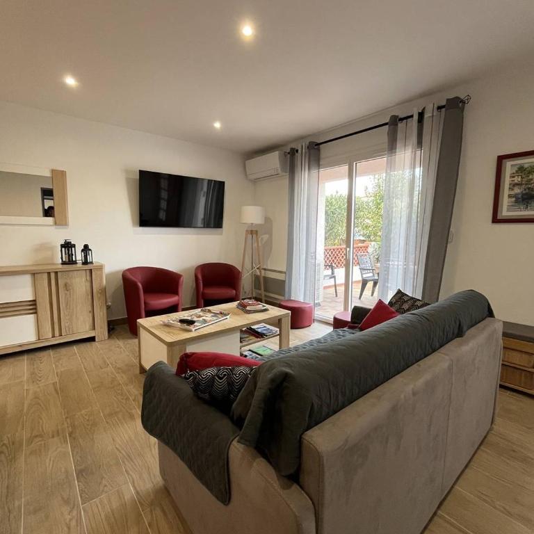 Villa de charme plain pied 3 chambres décorée avec goût bel extérieur - Villa - 3