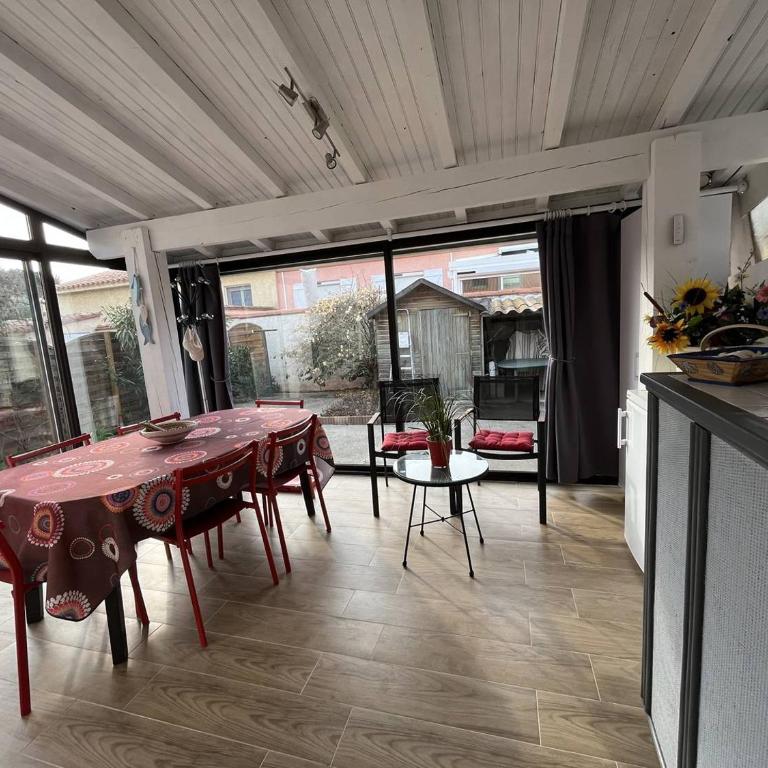 Villa de charme plain pied 3 chambres décorée avec goût bel extérieur - Villa - 14