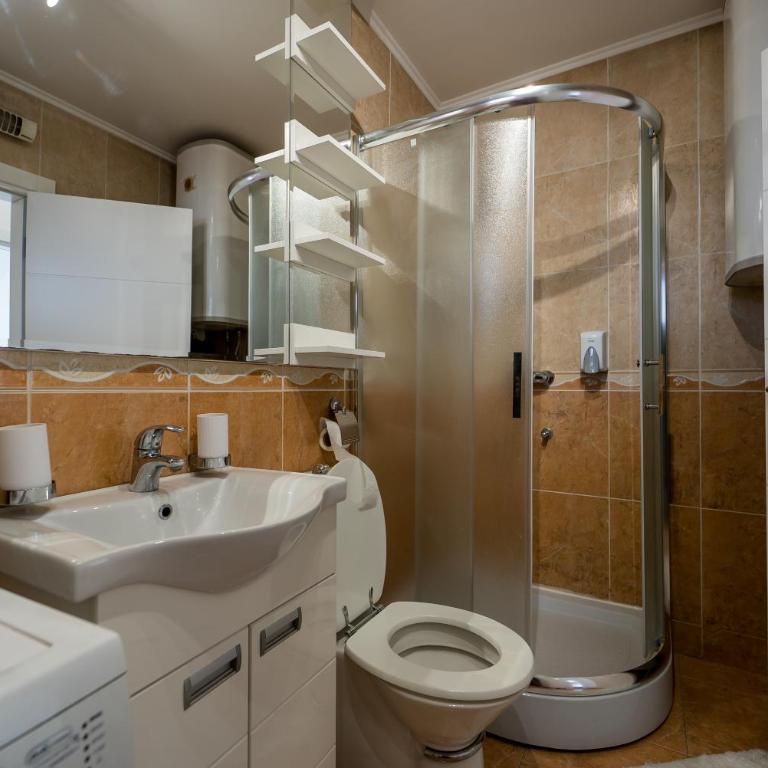 Spacious Family Apartment - Two-Bedroom Apartment - 10
