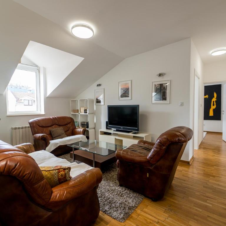 Spacious Family Apartment - Two-Bedroom Apartment - 1