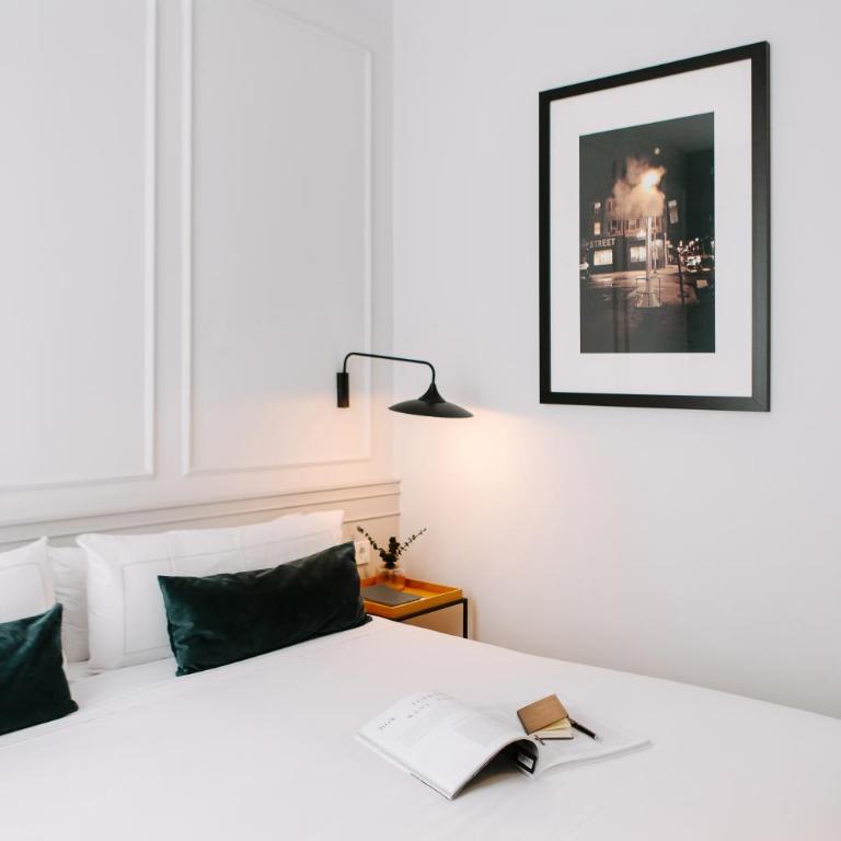 Room Mate Collection Helen Berger - Double or Twin Room - 10