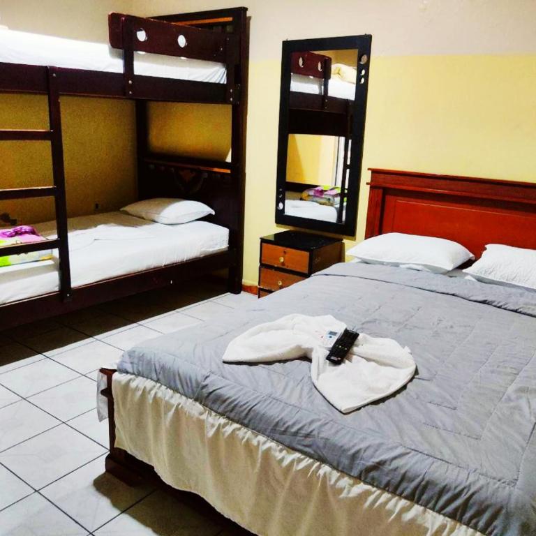 Hospedaje Orquídeas 2 - Habitación cuádruple - 4