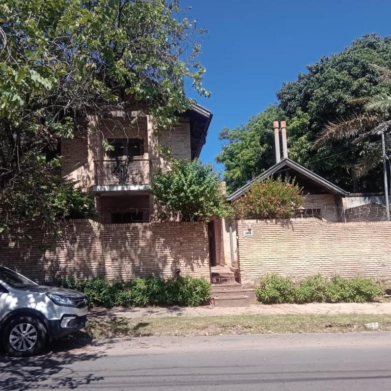 Casa con piscina en Lambaré - Four-Bedroom House - 4