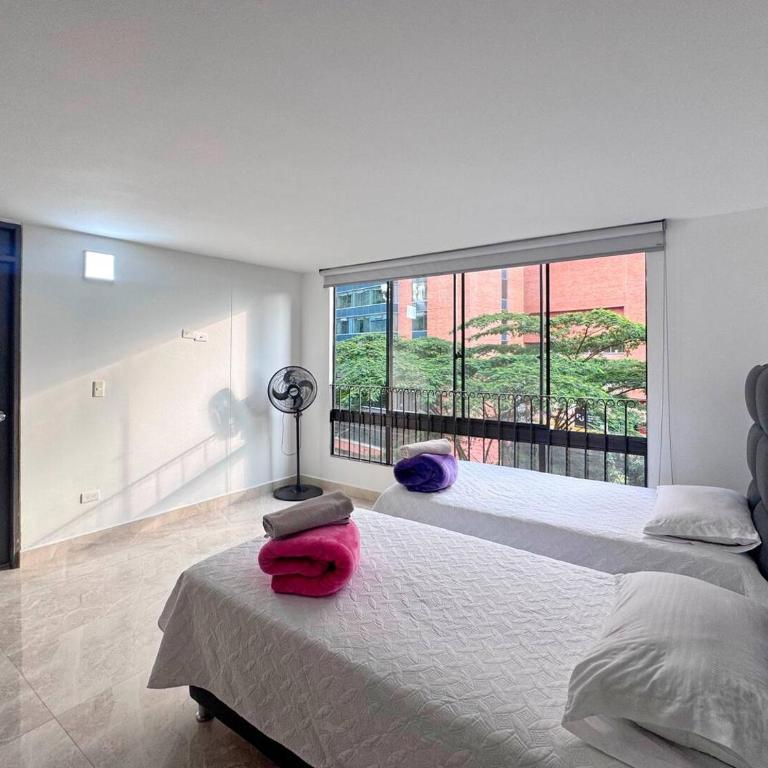 4br 232 M Apartment In El Poblado, El Tesoro - Apartamento - 63