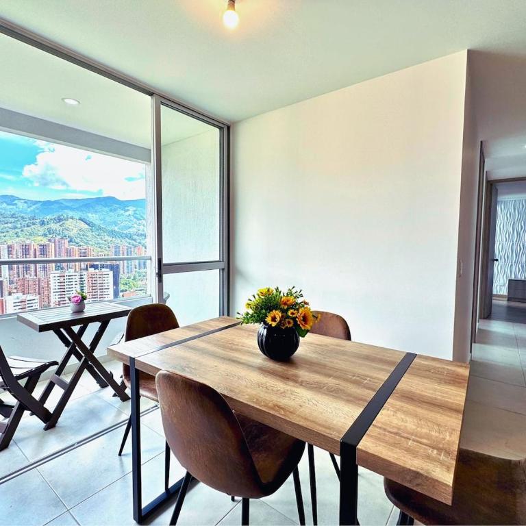 3BR Stunning 19th Floor Views Pool Sabaneta - Three-Bedroom Apartment - 22