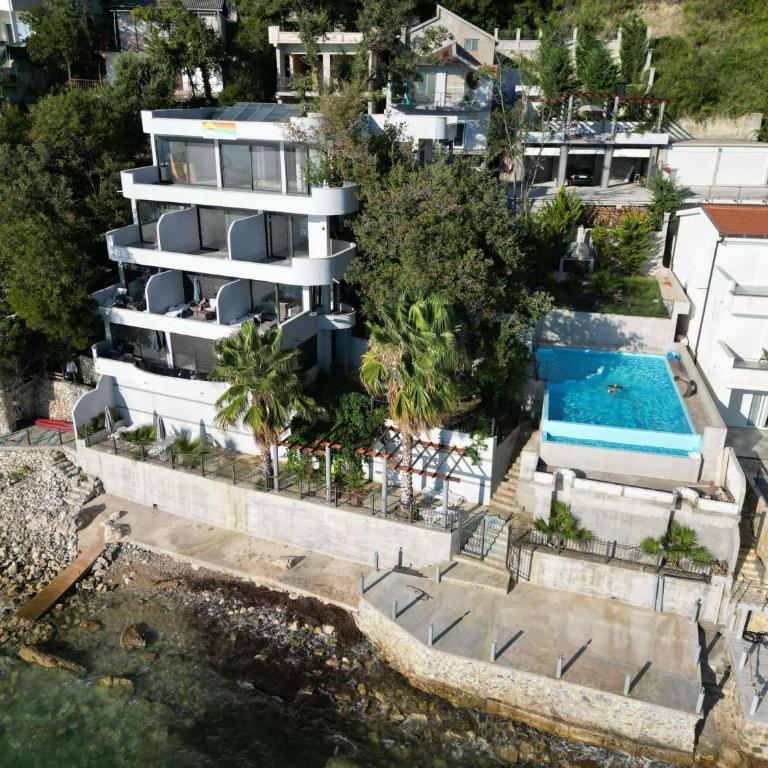 ALOHA Beach front Vacation Rental - Two-Bedroom Apartment - 1