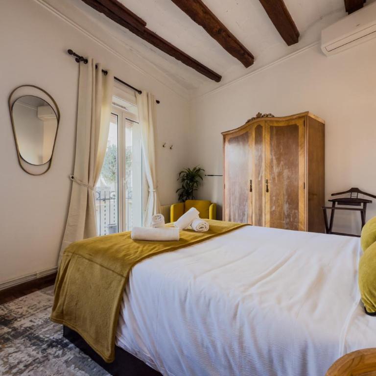 Magalhaes · Trad flat in Poble Sec, near ramblas - Three-Bedroom Apartment - 10