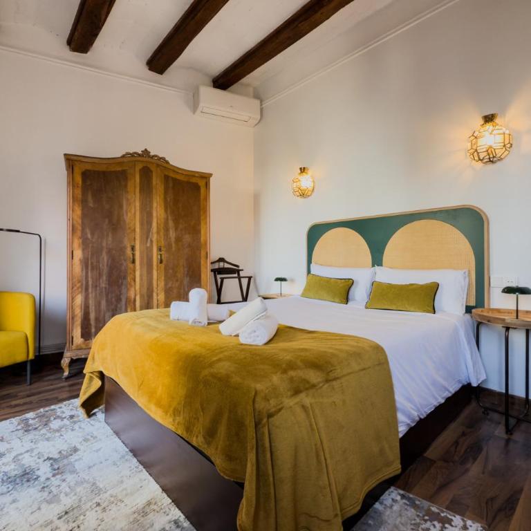 Magalhaes · Trad flat in Poble Sec, near ramblas - Three-Bedroom Apartment - 15