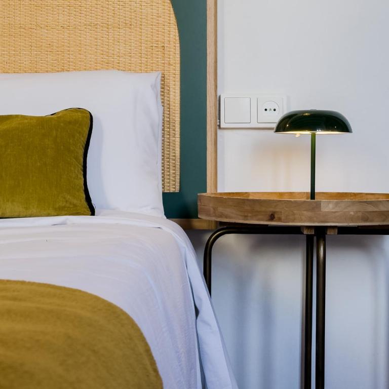 Magalhaes · Trad flat in Poble Sec, near ramblas - Three-Bedroom Apartment - 16