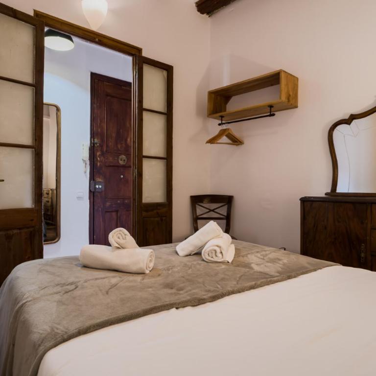 Magalhaes · Trad flat in Poble Sec, near ramblas - Three-Bedroom Apartment - 14