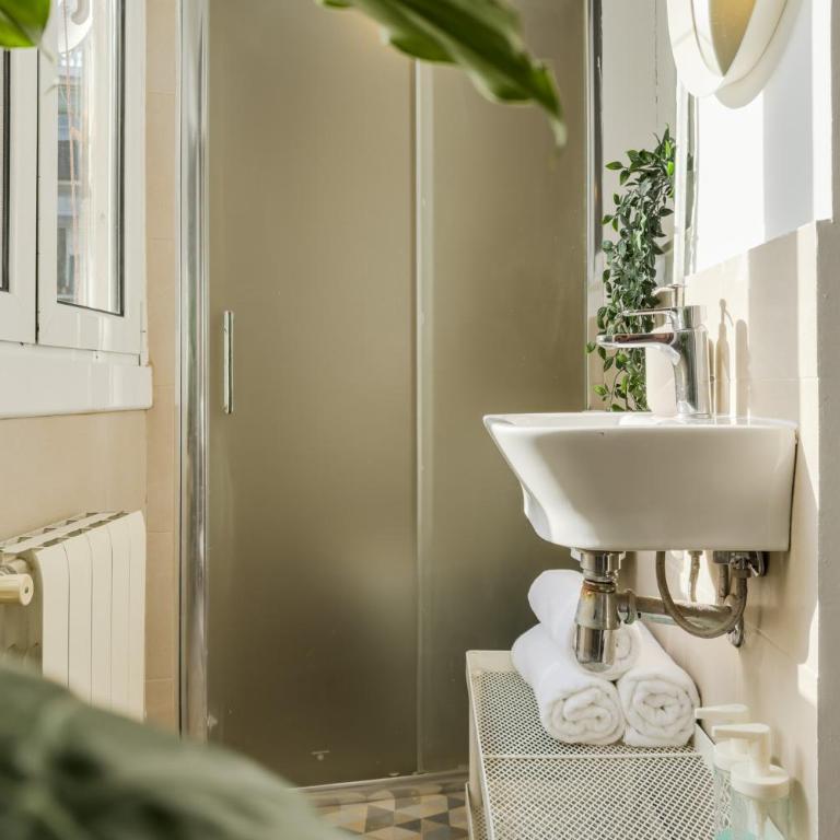 Magalhaes · Trad flat in Poble Sec, near ramblas - Three-Bedroom Apartment - 23