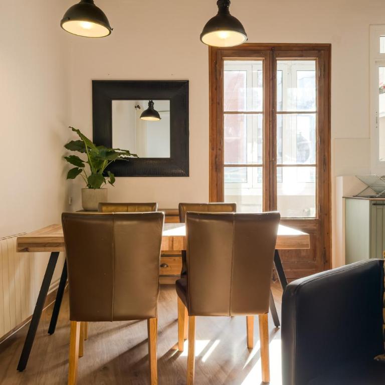 Magalhaes · Trad flat in Poble Sec, near ramblas - Three-Bedroom Apartment - 30