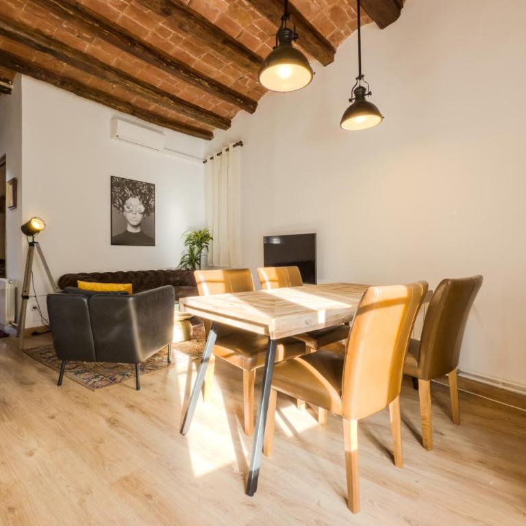 Magalhaes · Trad flat in Poble Sec, near ramblas - Three-Bedroom Apartment - 32