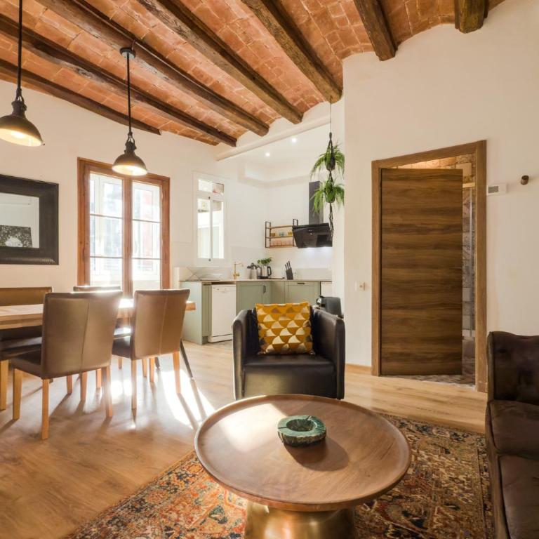 Magalhaes · Trad flat in Poble Sec, near ramblas - Three-Bedroom Apartment - 47