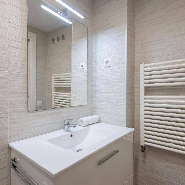 Stay U-nique Apartments Fabra i Puig - Two-Bedroom Apartment - 81