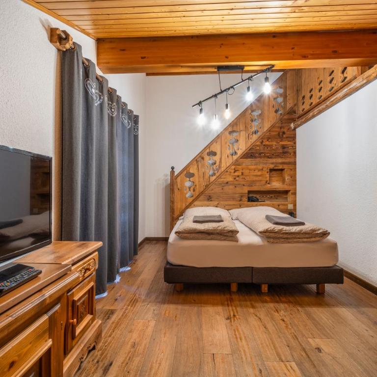 Hôtel Le Grand Chalet - Junior Familiensuite im Chalet mit Balkon und Bergblick - 2