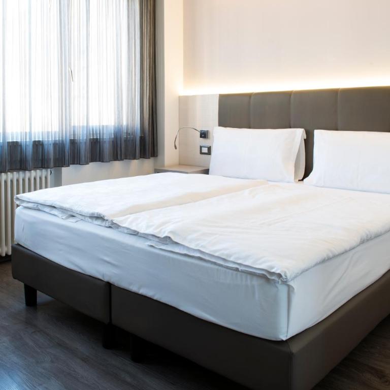 Hotel Ariston - Camera Doppia con Letti Singoli - 11