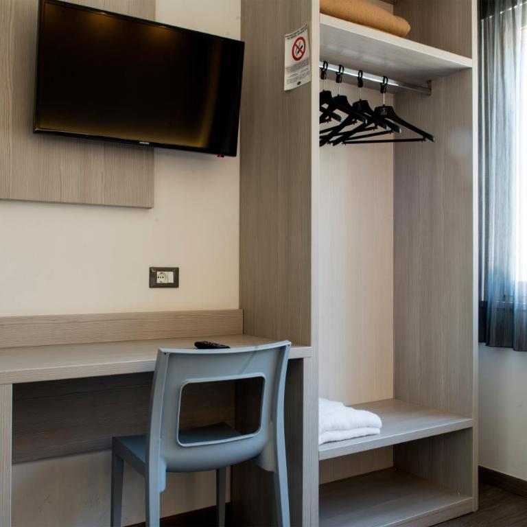 Hotel Ariston - Camera Doppia con Letti Singoli - 12