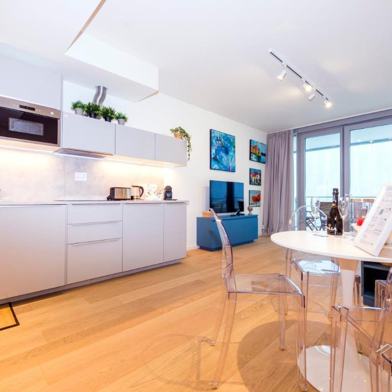 Waterfront Luxury, 1BR, FREE Parking, AC, NETFLIX & WIFI By Tilo Lux - Appartamento con 1 Camera da Letto, Vista Mare e Terrazza - 15