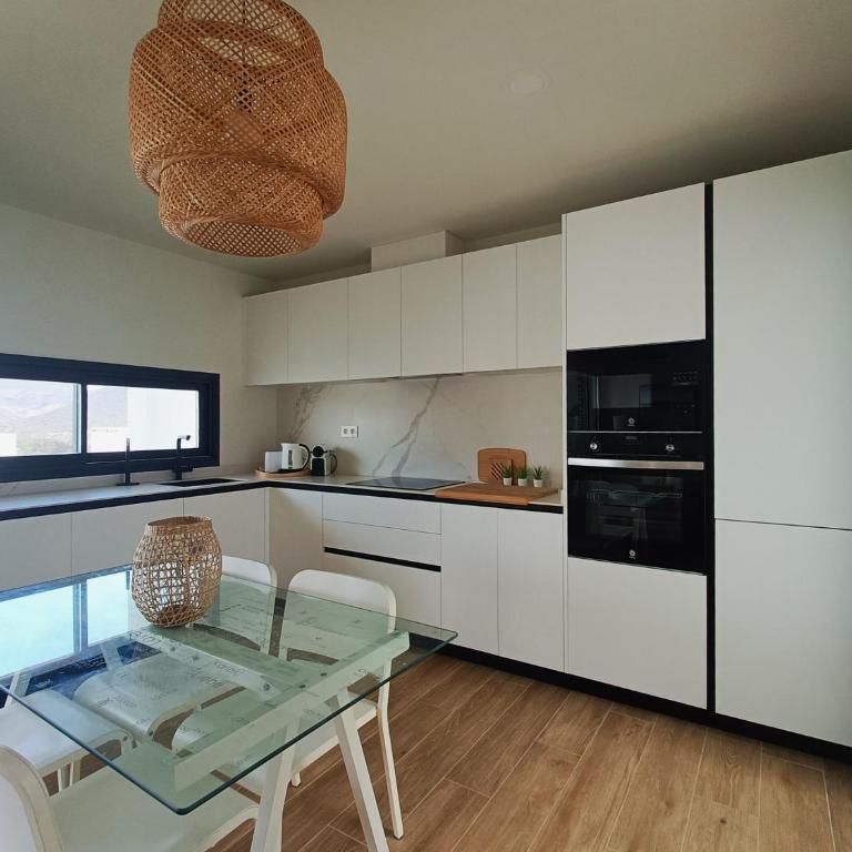 San José Suites 3 Hab, Piscina, solárium y WiFi - Three-Bedroom Vacation Home - 9