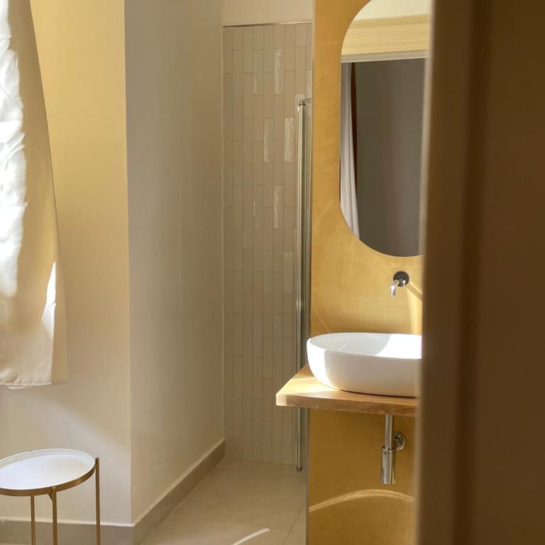 Bed & Breakfast RCH Roman Central House - Ampia Camera Matrimoniale - 9