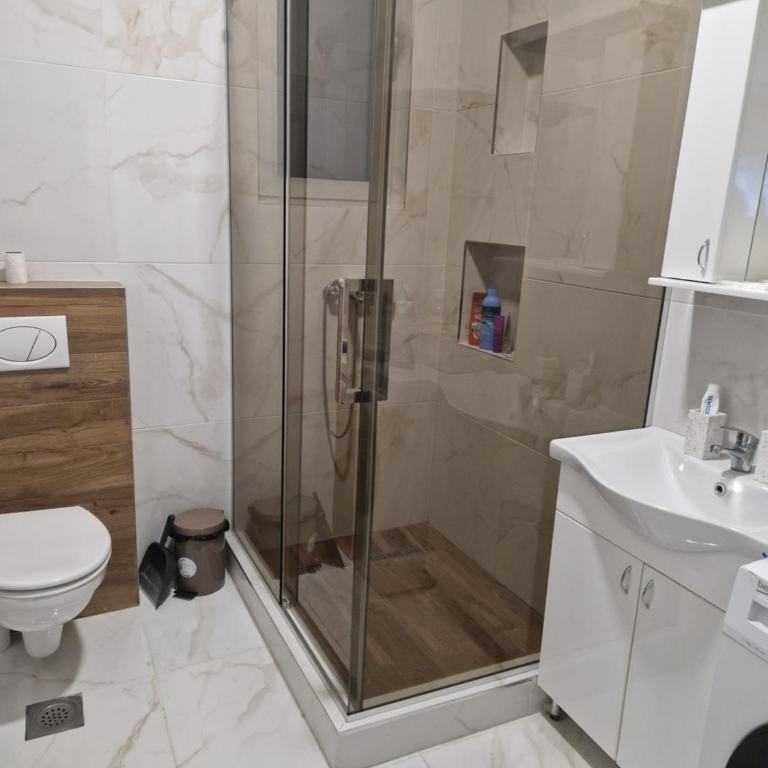 Relax In - Two-Bedroom Apartment - 17