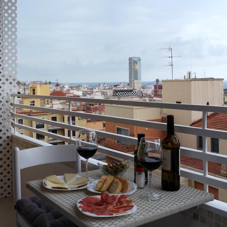 Alicante Skylights Apartments - Design Studio with Balcony (8th floor) - 17