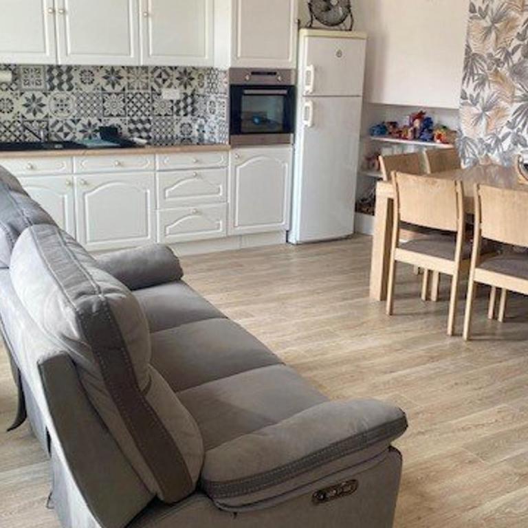 F3 Moderne avec Climatisation et WiFi Proche des Thermes - FR-1-703-205 - Appartement - 1