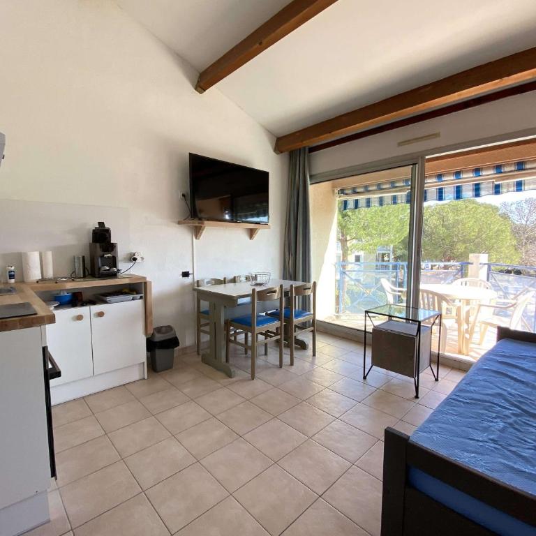 Appartement 2 pièces en duplex avec terrasse et piscine à Balaruc-les-Bains - FR-1-553-301 - Appartement - 2