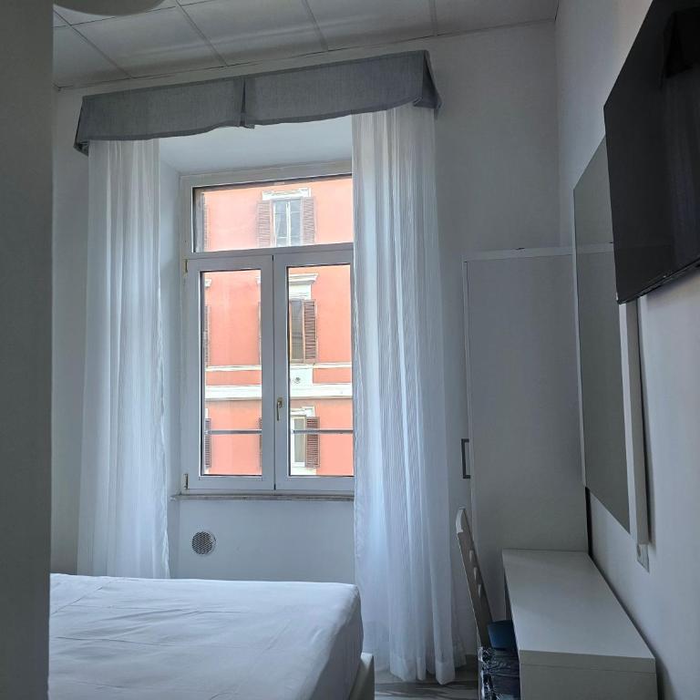 Aris Square Rome - Camera Matrimoniale con Bagno Privato - 3