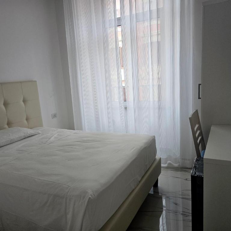 Aris Square Rome - Camera Matrimoniale con Bagno Privato - 11