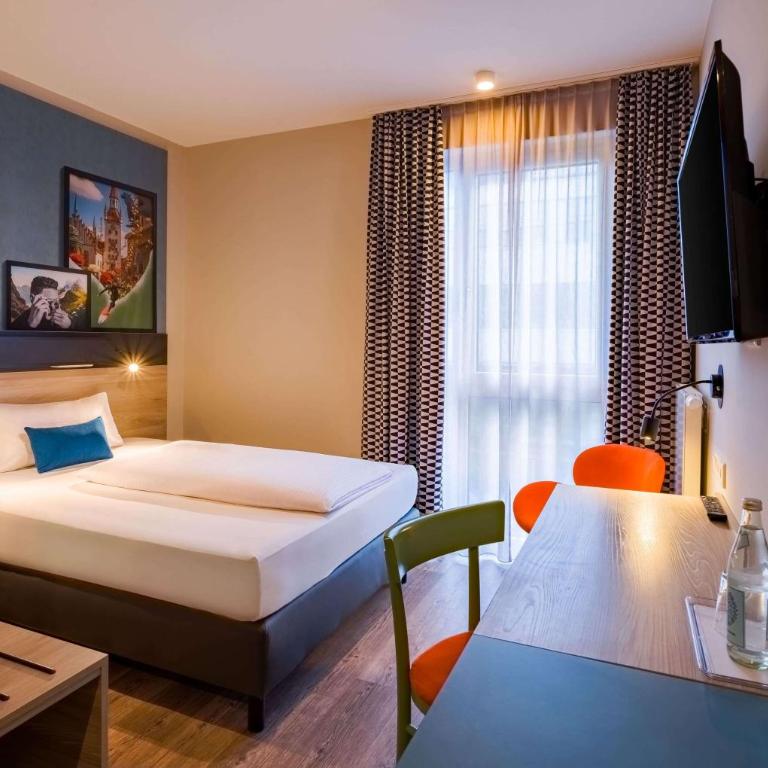 Ramada Encore by Wyndham Munich Messe - Deluxe Zimmer mit 1 Queensize-Bett - 1