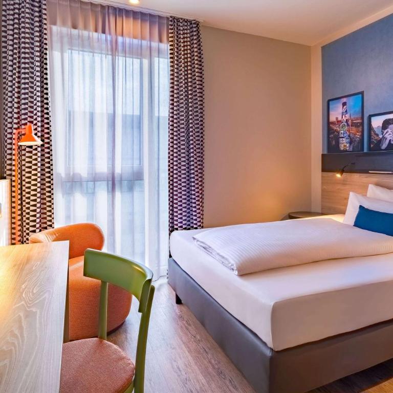 Ramada Encore by Wyndham Munich Messe - Premium Zimmer mit 1 Queensize-Bett - 2