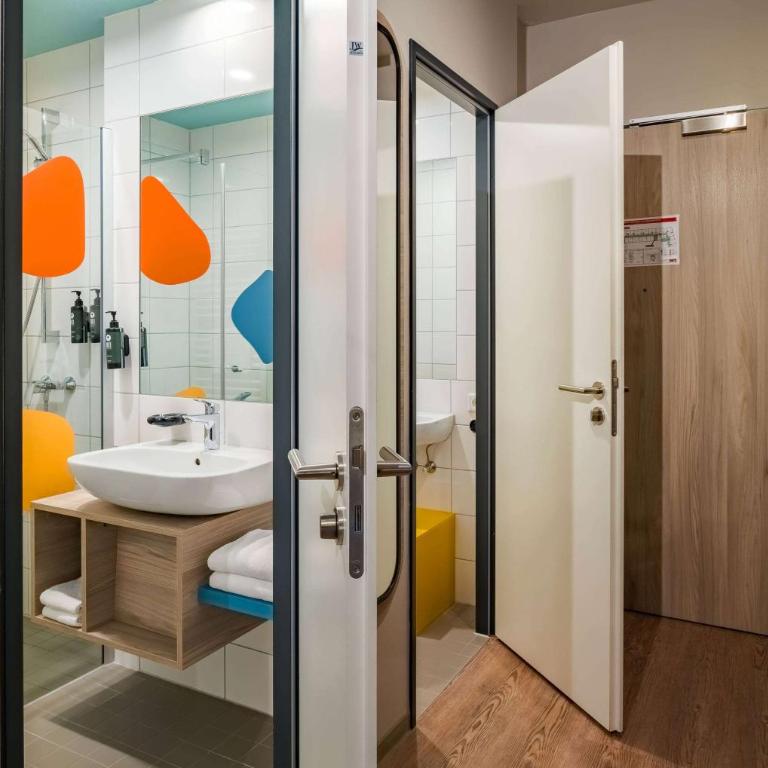 Ramada Encore by Wyndham Munich Messe - Premium Zimmer mit 1 Doppelbett - 6