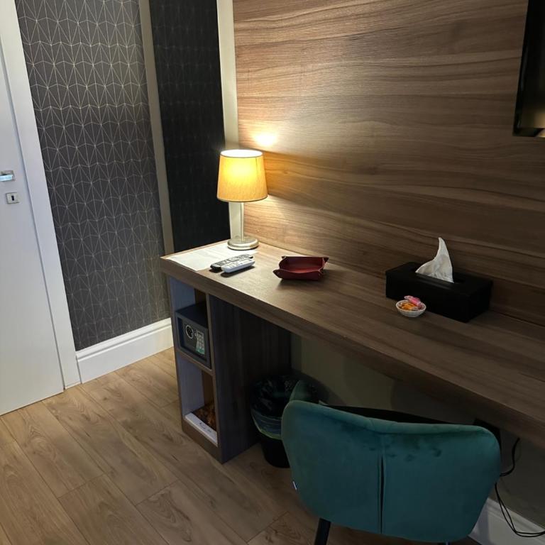 7th Floor Suite - Camera King Superior - 5