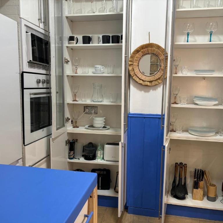 Port House, Paseo Marítimo,a un minuto playa - Three-Bedroom Apartment - 19