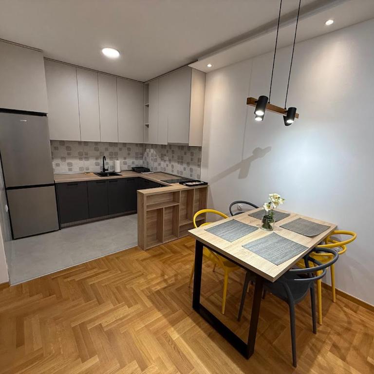 Apartmani Acros - Deluks Dvokrevetna Soba sa Bračnim Krevetom - 5