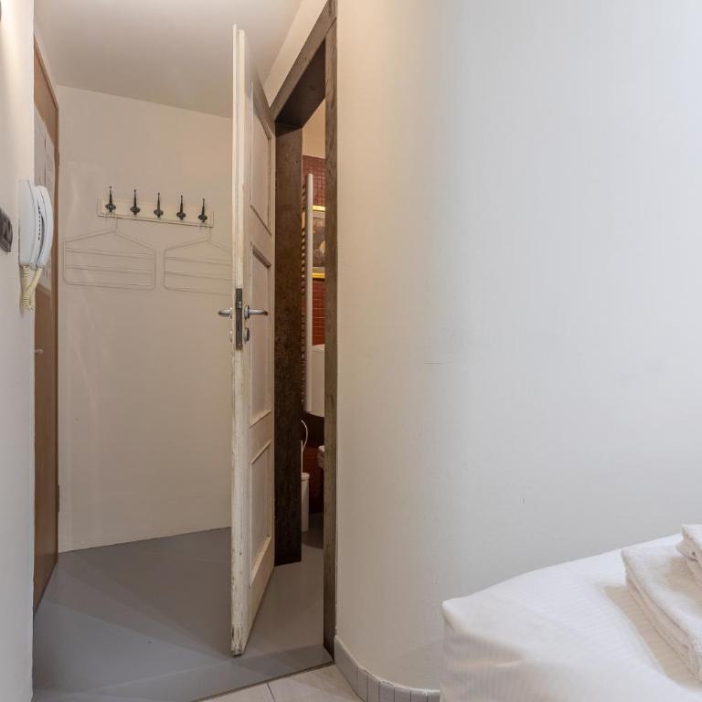 GuestHost - Piccola Anastasia - Your Cozy Bologna Stay - Camera Doppia con Letti Singoli - 6